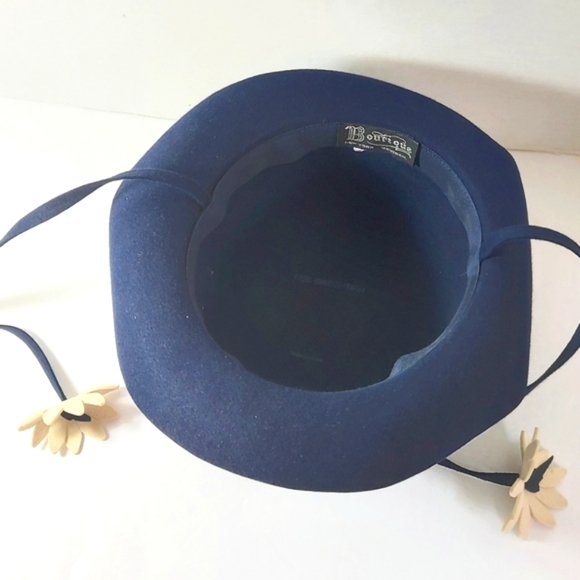 Vintage 'Daisy Chain' Felt Bowler Hat Approx. Circumference 21 in - Picture 11 of 12